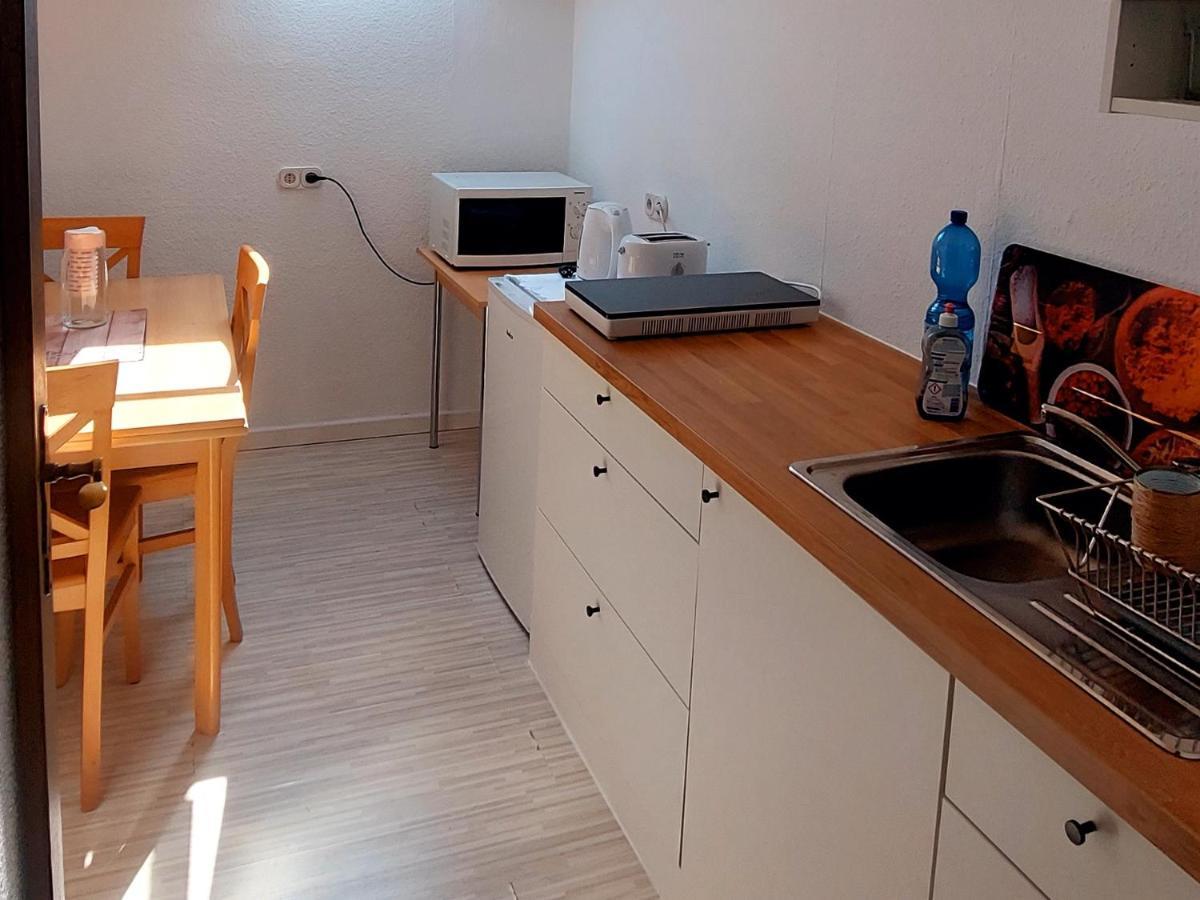 Private Studio Apartment With Balcony In Dortmund-Brackel Eksteriør billede